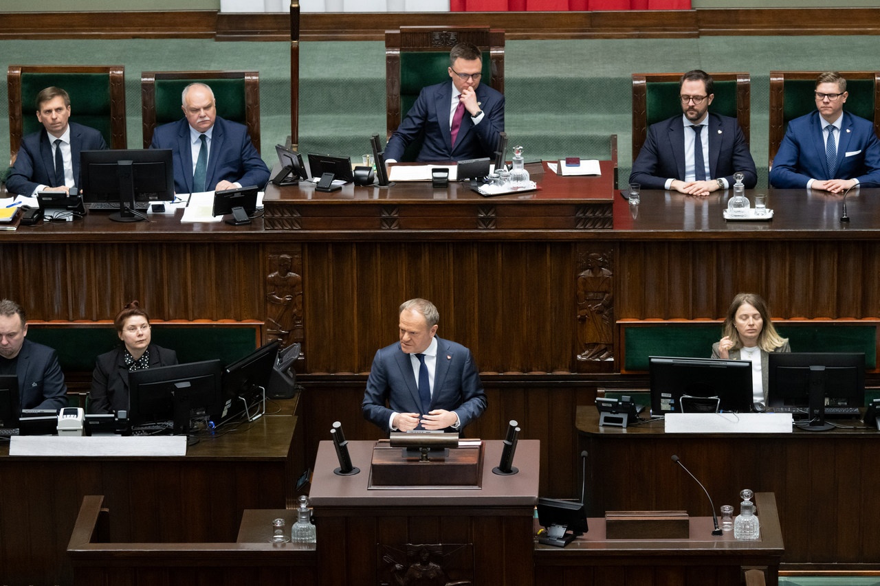 Дональд Туск выступает в Сейме с речью по вопросам войны и мира.
