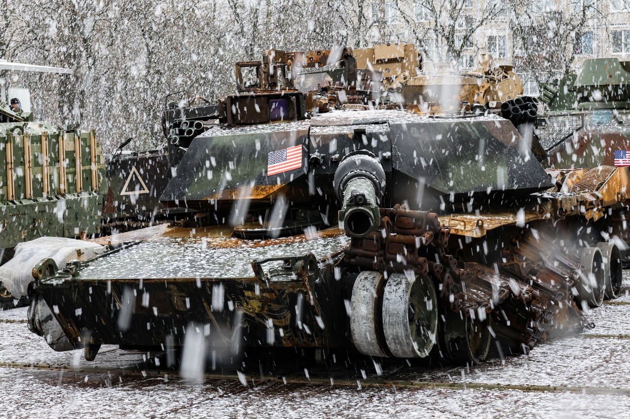 Захваченный российскими войсками на Украине американский танк M1 Abrams.