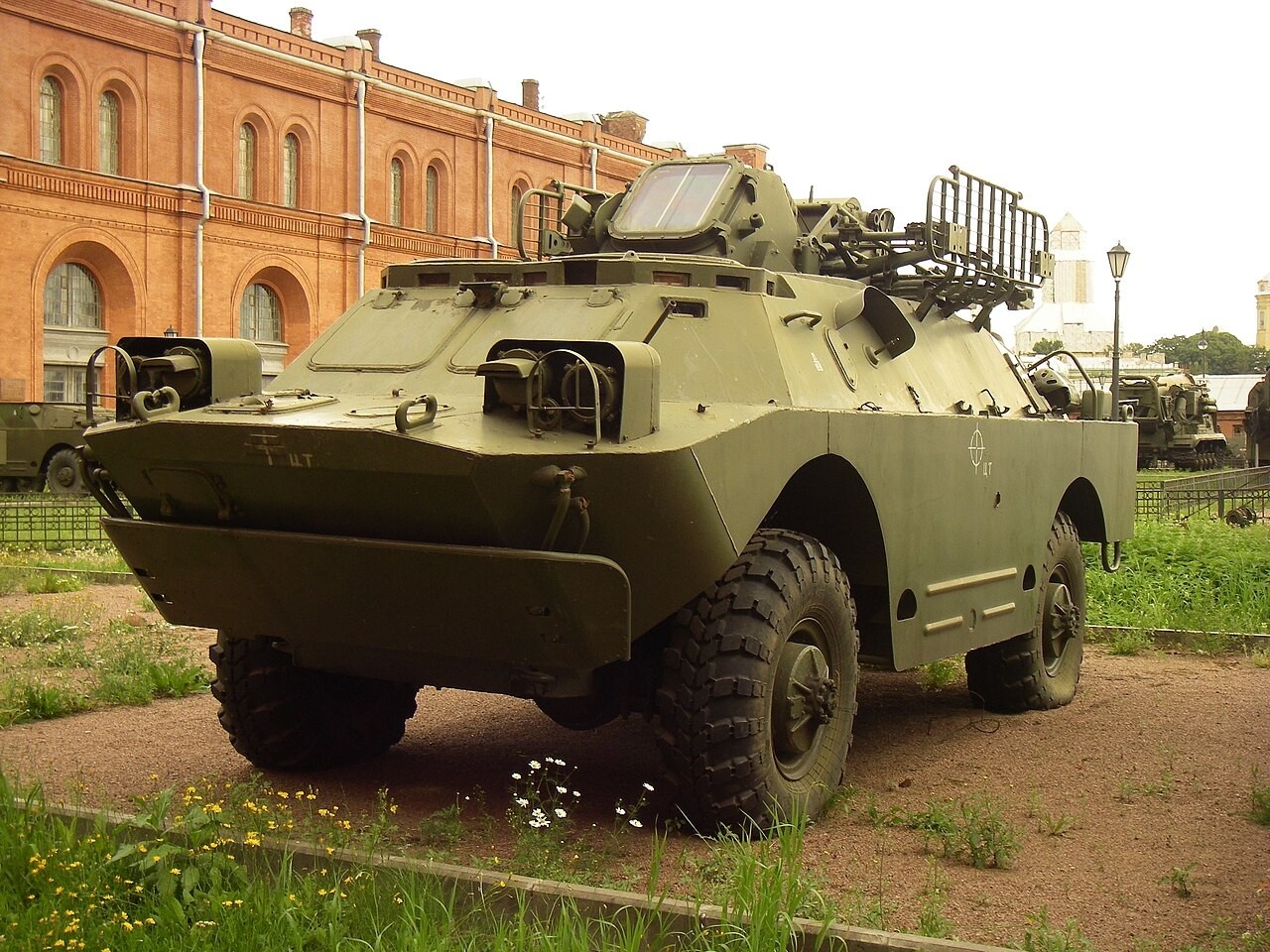Боевая машина 9А31 с ракетами 9М31 зенитно-ракетного комплекса 9К31 «Стрела-1» в Санкт-Петербургском Артиллерийском музее.