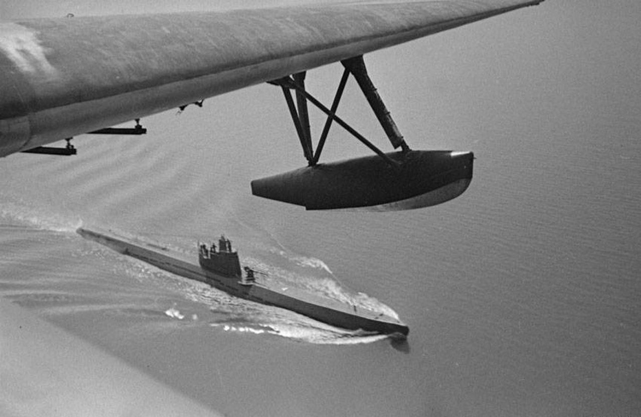 Подводная лодка Черноморского флота Л-23 возвращается из боевого похода, май 1943 г.