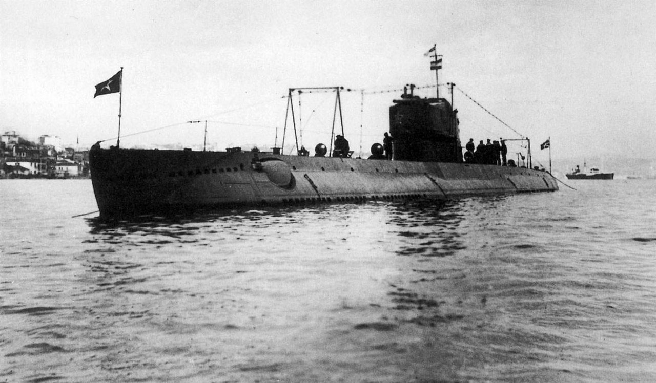 Подводная лодка Д-4 «Революционер» с дружественным визитом в Стамбуле, 1933 г.