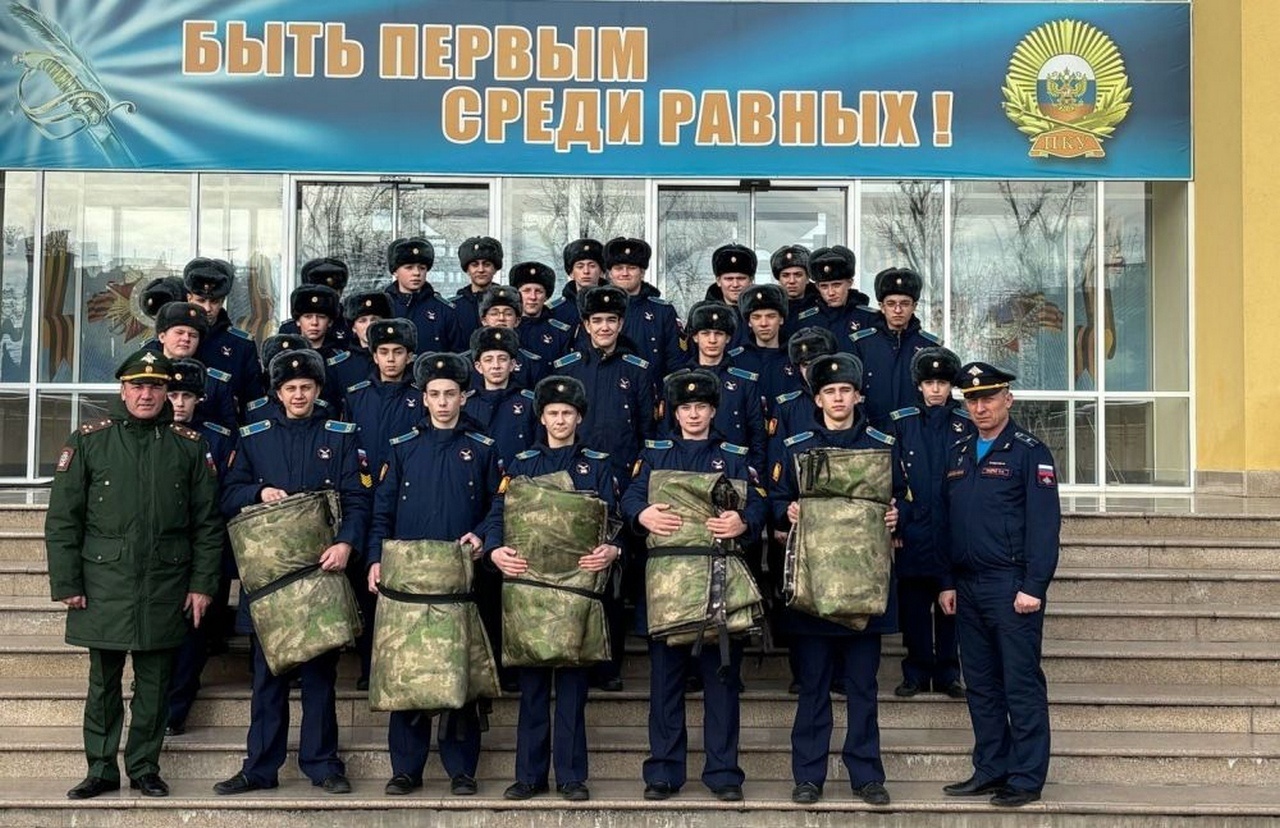 Воспитанники Краснодарского ПКУ передали бойцам СВО антидроновые одеяла.