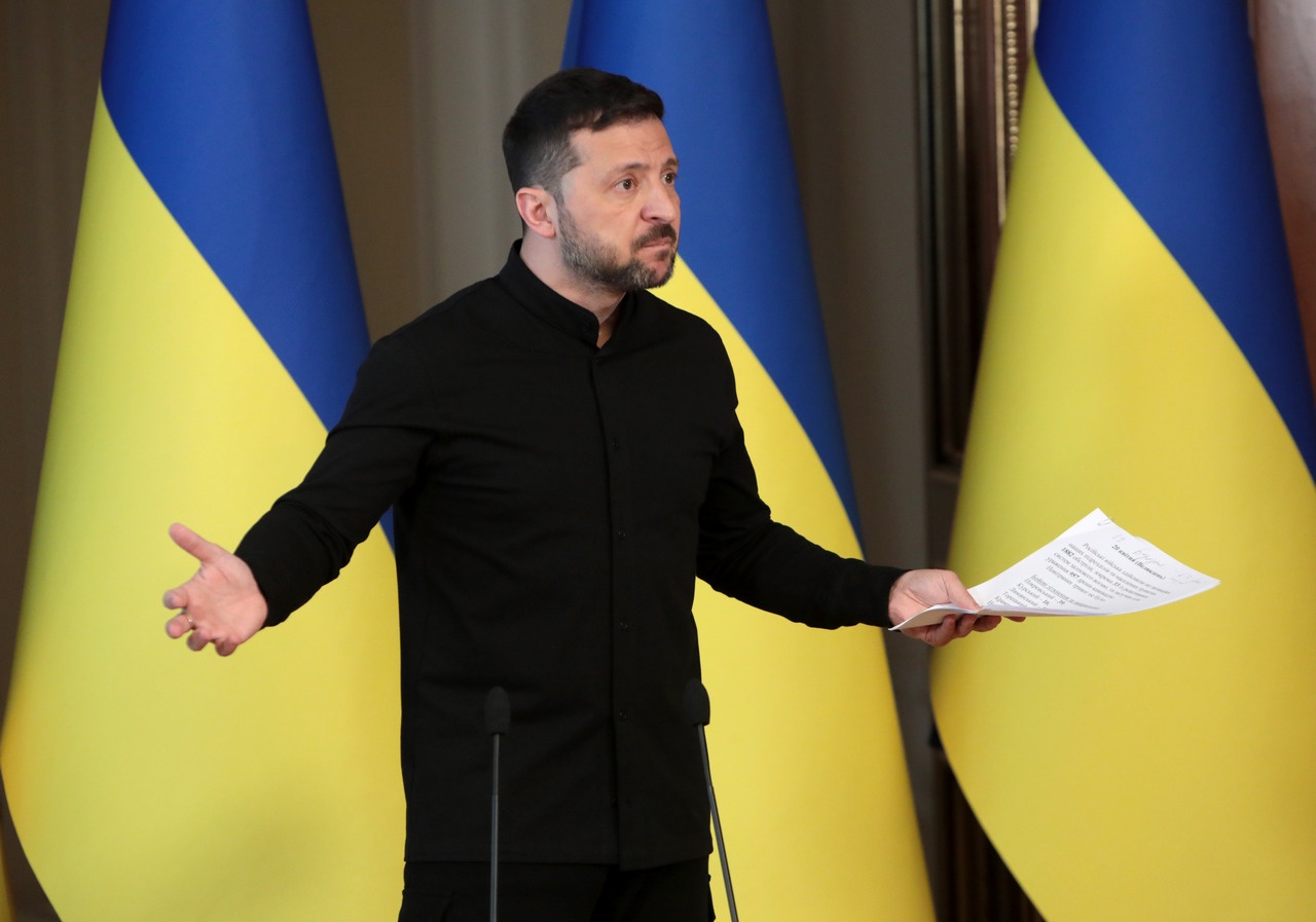 Угрожал главам двадцати с лишним стран, будто не гарантирует «безопасность в Москве на 9 Мая».