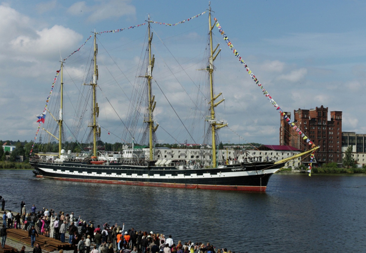 Барк «Крузенштерн» возвращается из плавания.