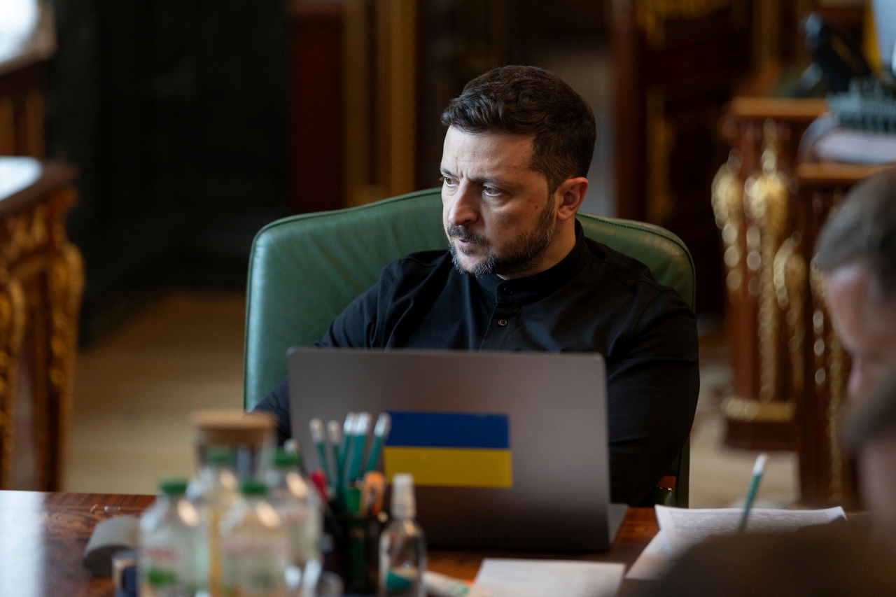 Зеленский настаивает на вступлении в НАТО и бредит о восстановлении границ 1991 года.