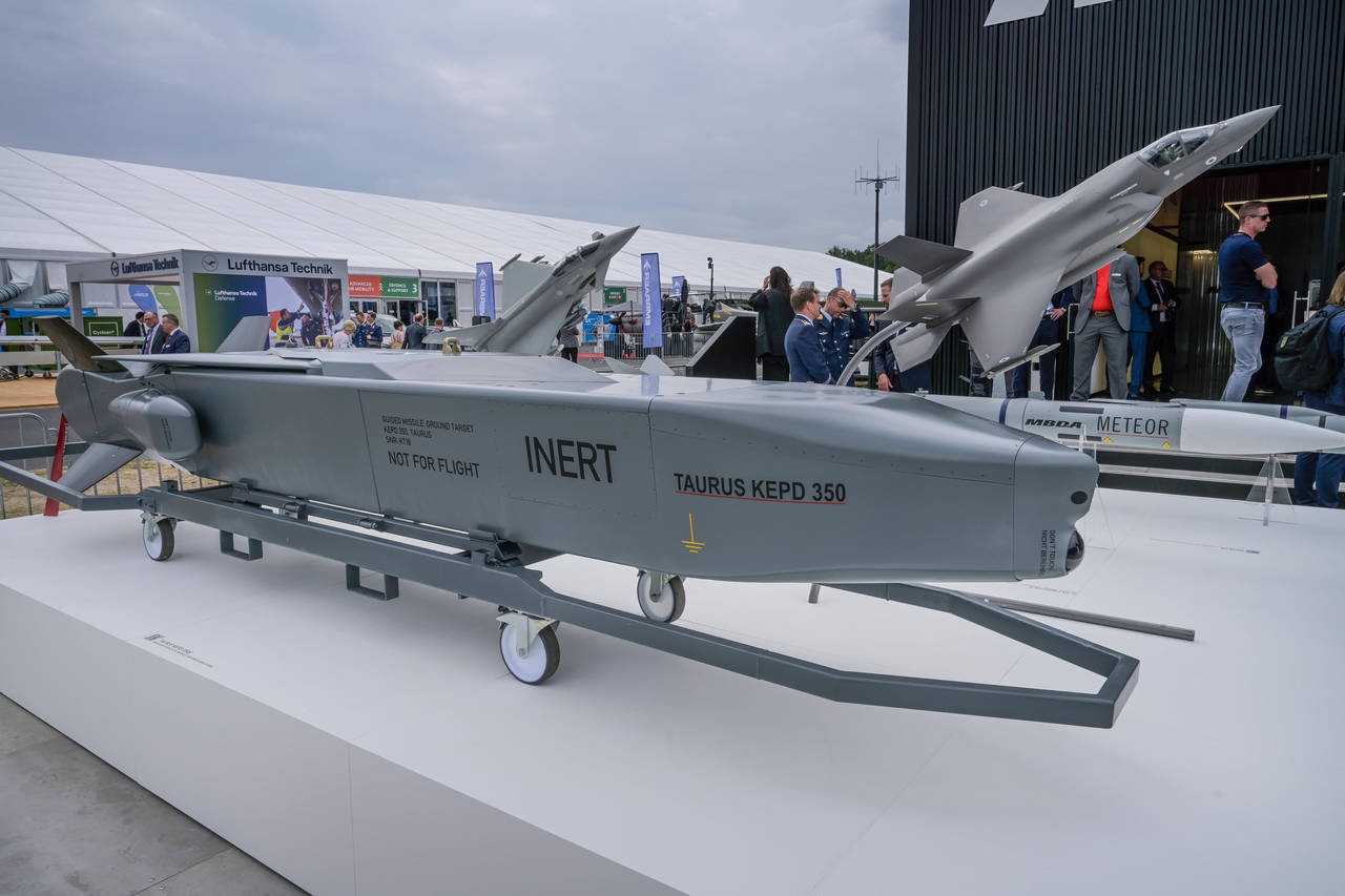 Германская крылатая ракета Taurus KEPD 350.