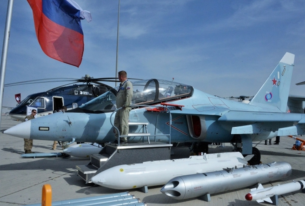 Учебно-боевой самолёт Як-130.