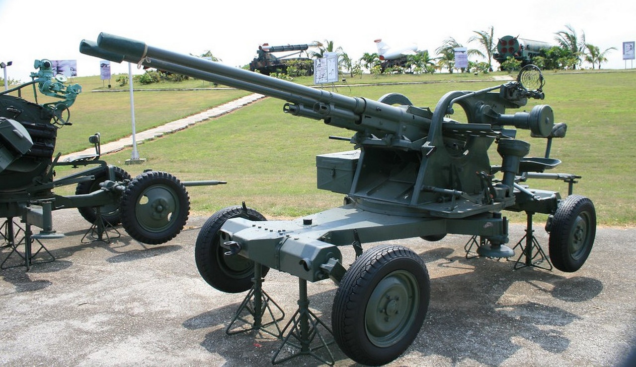 Двуствольная установка ZK.453 на Кубе.