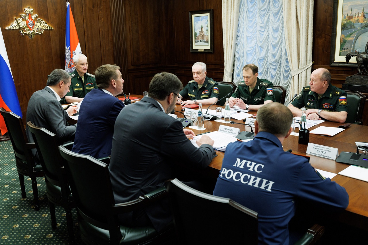 Министр обороны Российской Федерации провёл совещание по вопросам разминирования приграничных территорий.