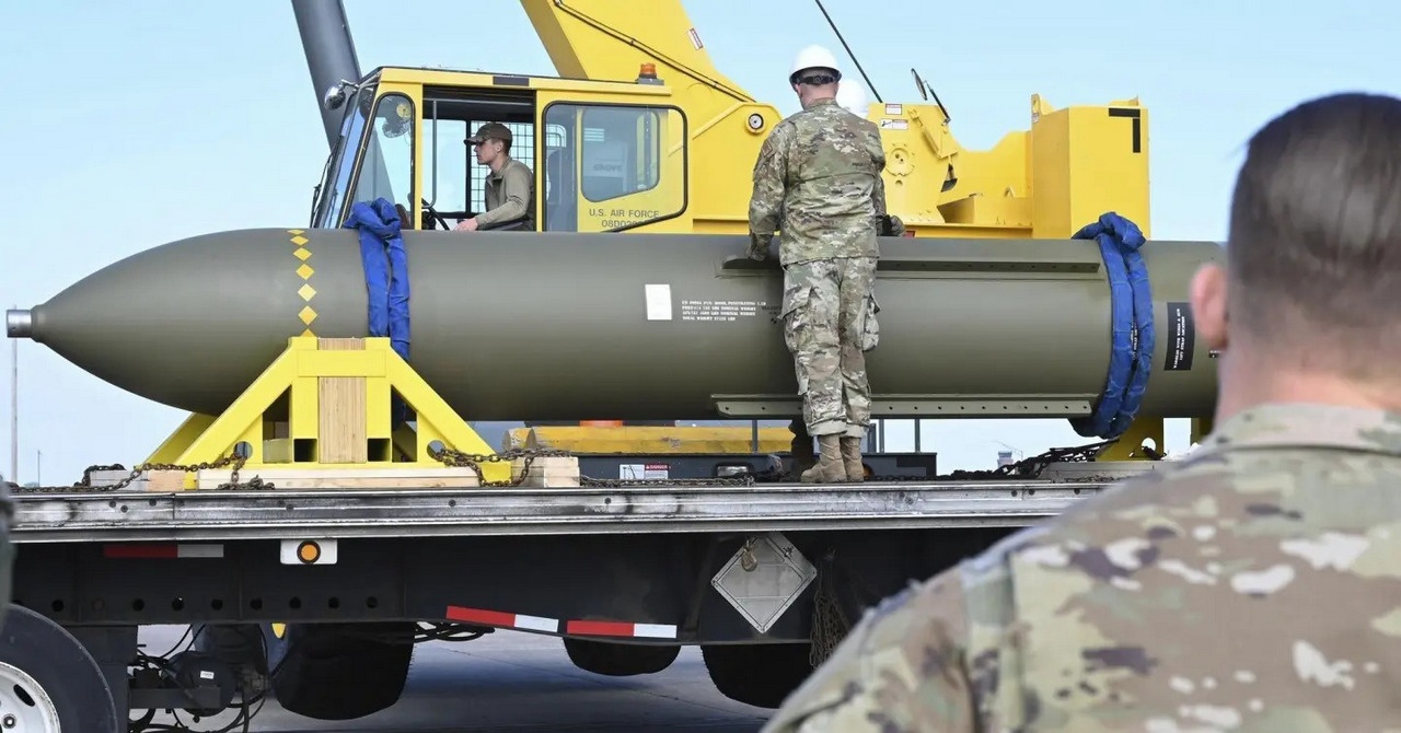 Корректируемая авиационная бомба GBU-57.