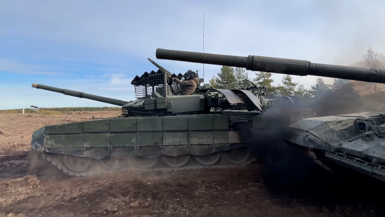 На марше Т-72Б3М Ленинградского военного округа.