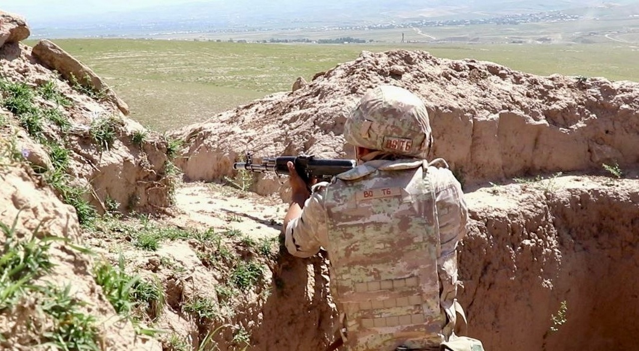 Военнослужащие базы ЮВО в Армении выполнили нормативы по метанию боевых гранат.