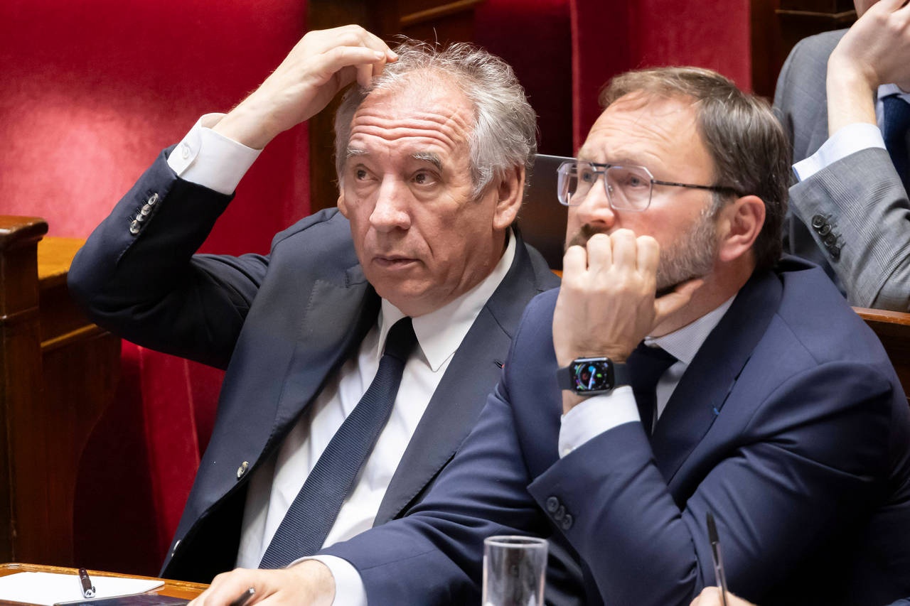 Премьер Байру (слева) пережил уже девять вотумов недоверия.