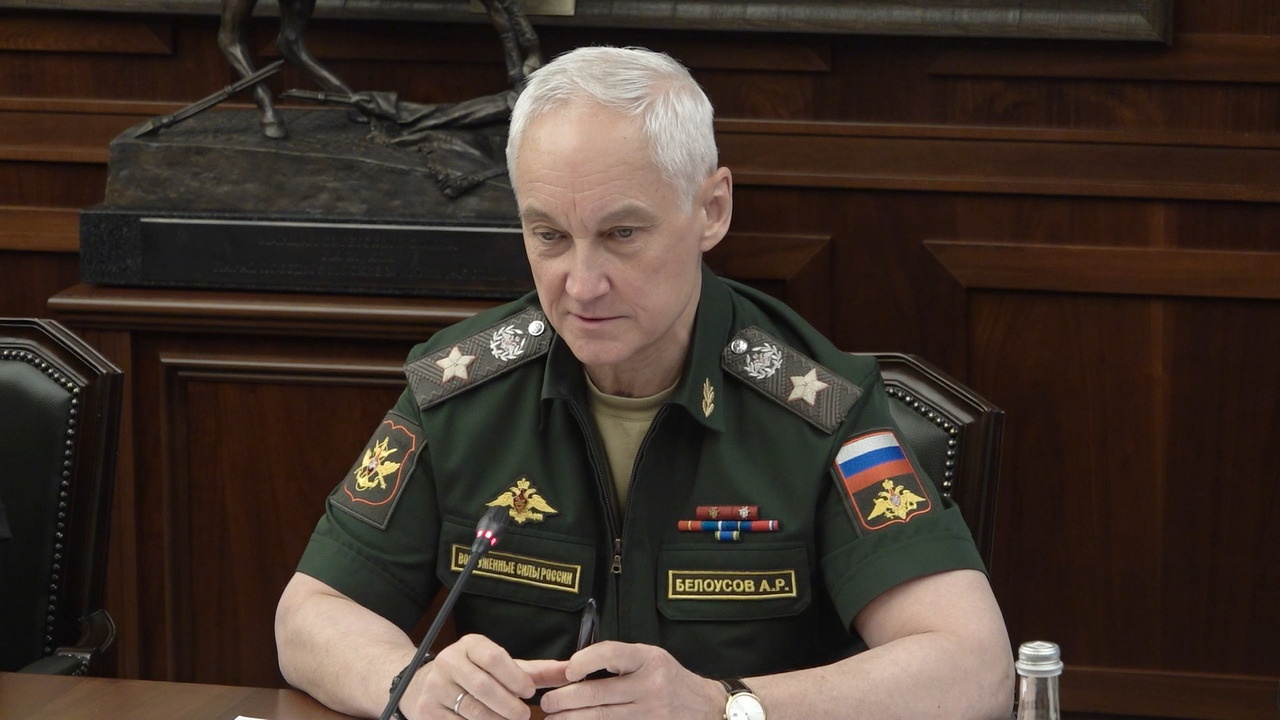 Министр обороны РФ провёл совещание по вопросу внедрения перспективных медицинских технологий в войсках.