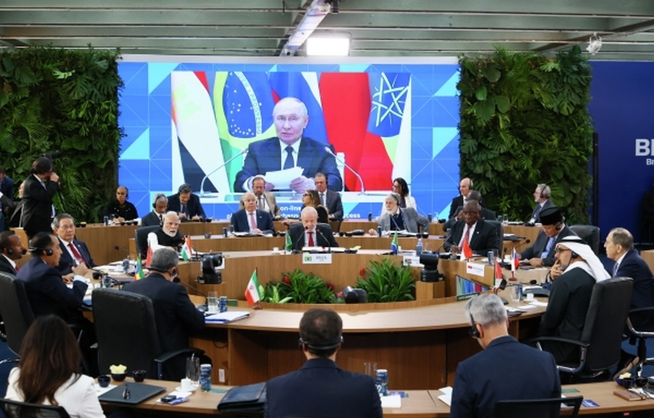 Видеообращение президента РФ Владимира Путина на XVII саммите БРИКС под председательством Бразилии в Рио-де-Жанейро.