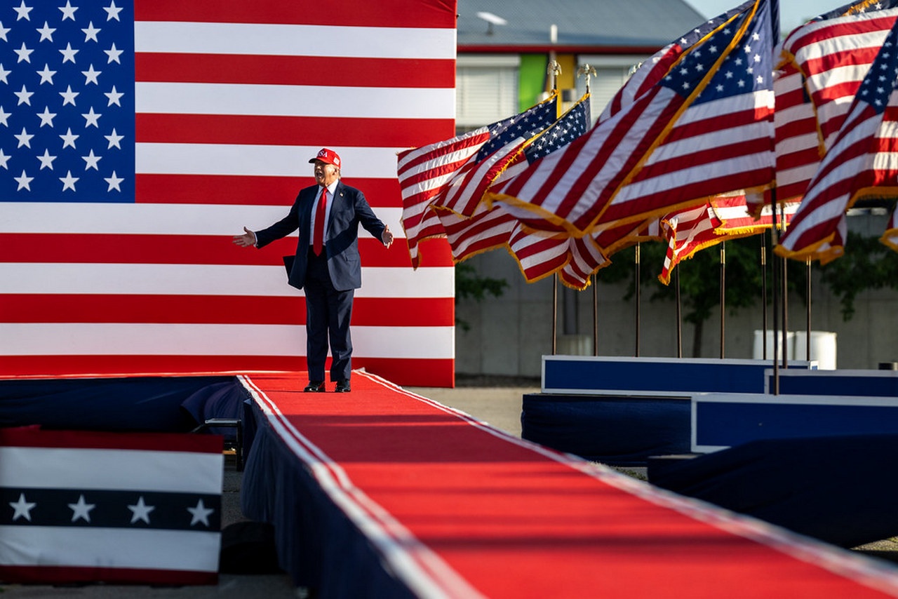 Дональд Трамп готов на экономическую войну с половиной мира ради доллара.