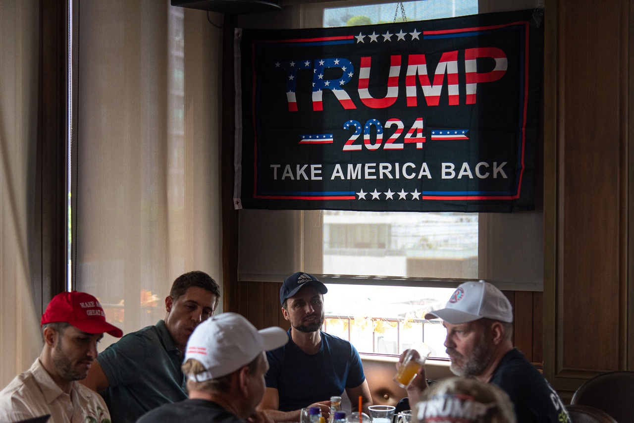 Половина Америки поддержала Трампа.