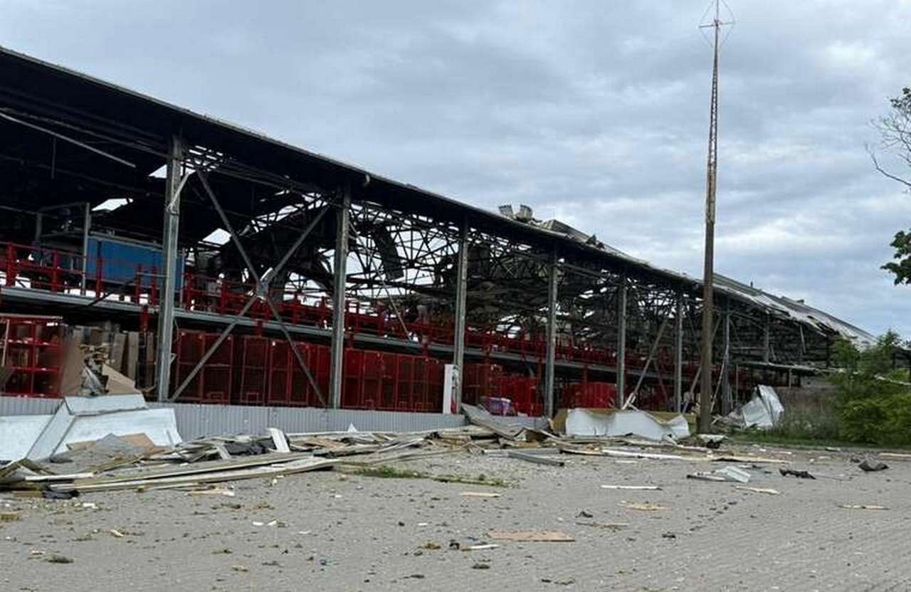 В оккупированном Славянске российские БПЛА попали по терминалу «Новой почты» (его ВСУ использовали как склад), восстанавливать который никто не торопится.
