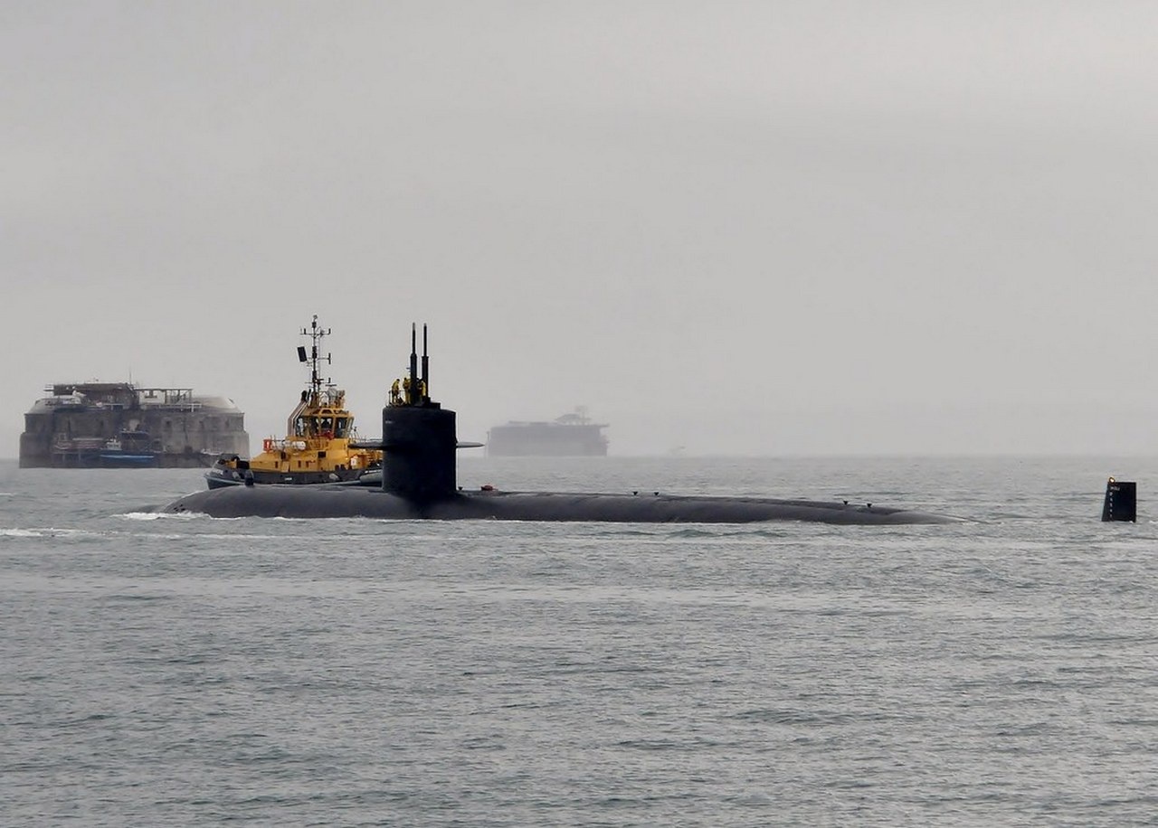 Американская атомная подводная лодка SSN-750 Newport News.