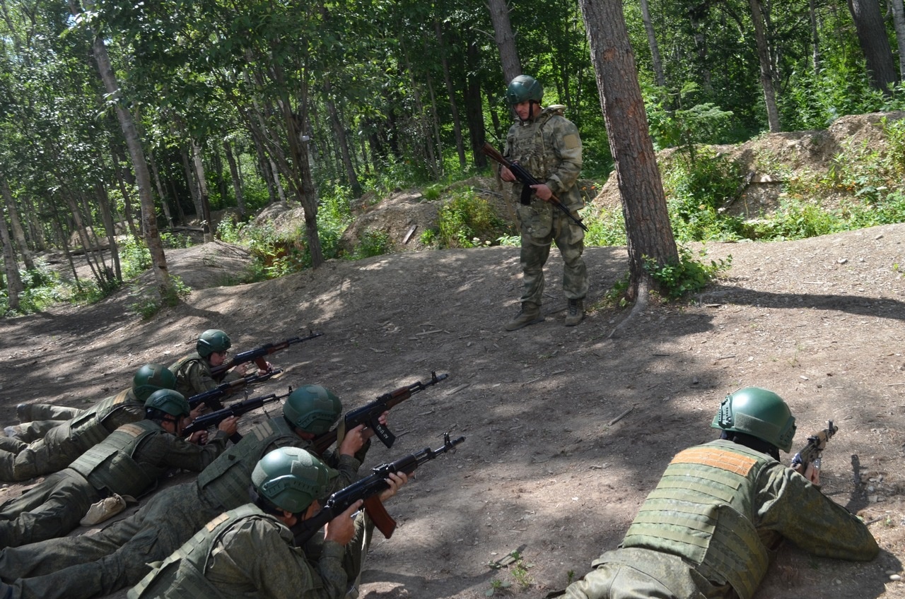 Тактическая подготовка военнослужащих гвардейского армейского корпуса на Сахалине.