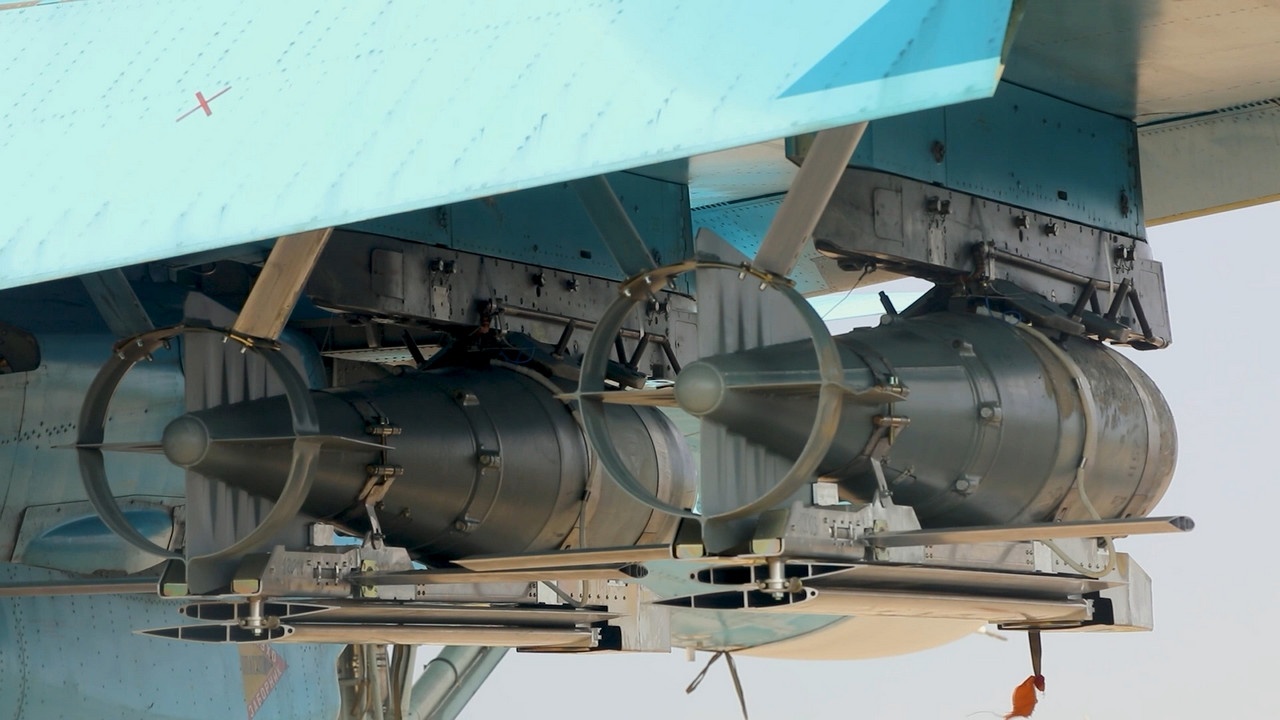 Экипаж Су-34 ВКС уничтожил живую силу и бронетехнику ВСУ в зоне ответственности Южной группировки войск.