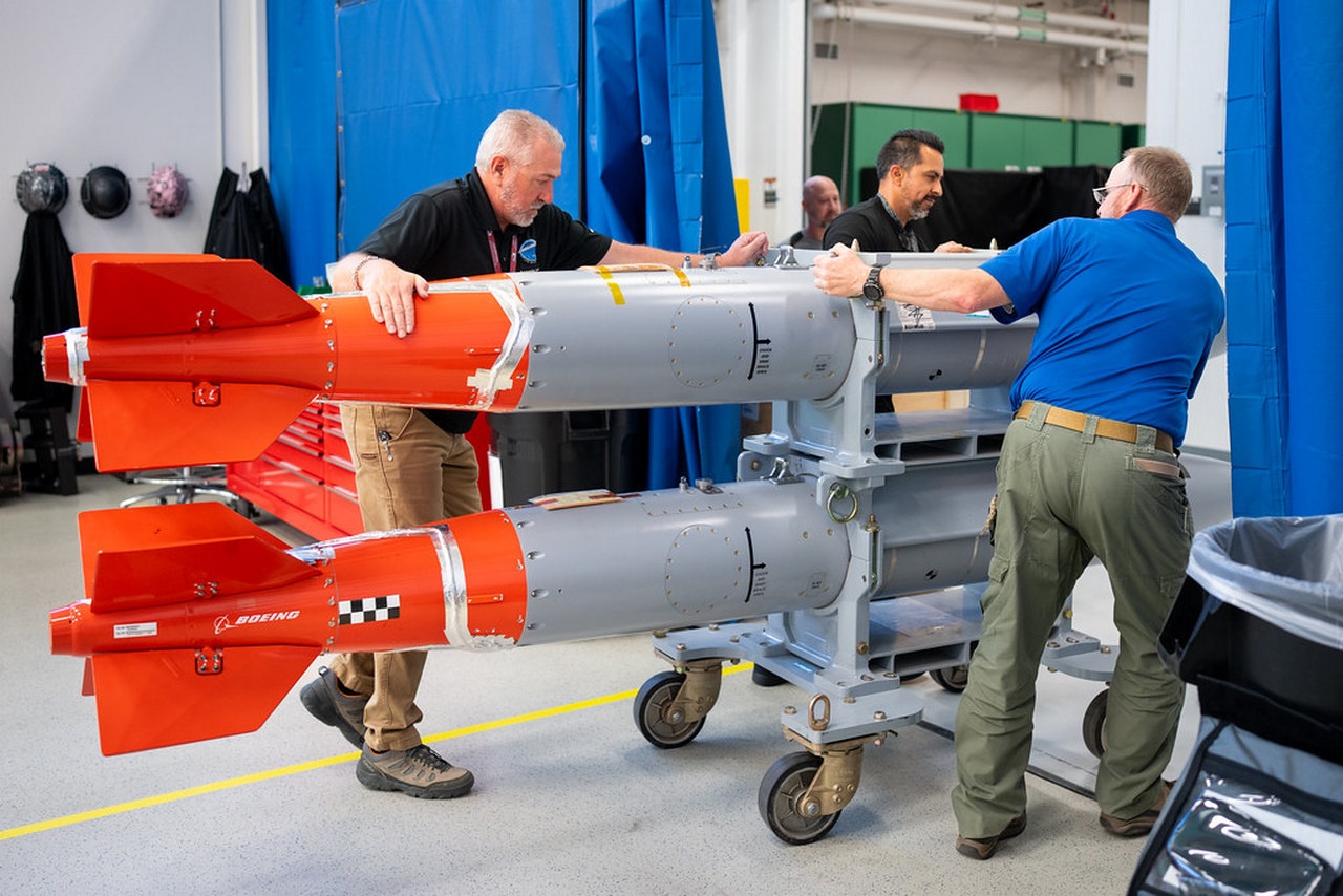На предприятии, производящем ядерные гравитационные бомбы B61-12.