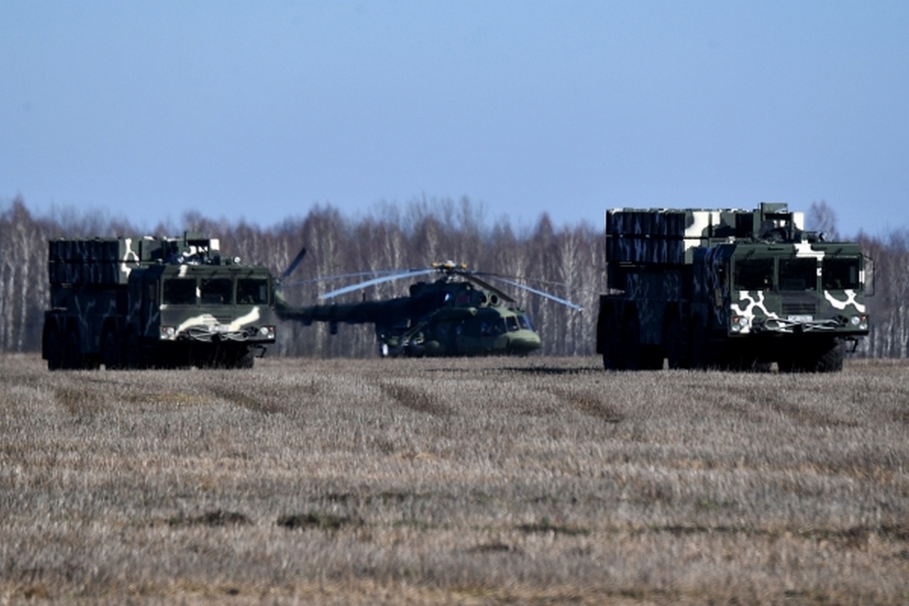 Реактивные системы залпового огня В-200 «Полонез».