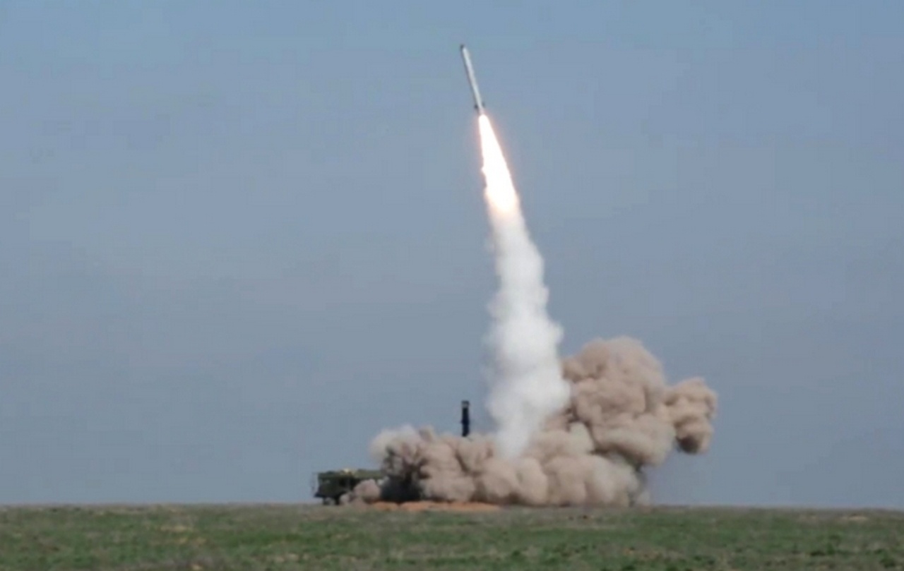 Боевой пуск крылатой ракеты на полигоне Капустин Яр в Астраханской области.