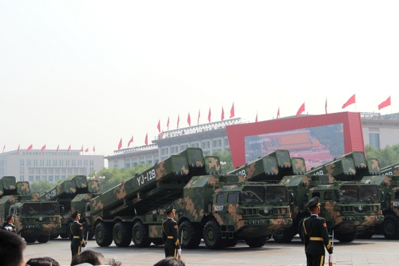 Противокорабельная ракета YJ-12B.