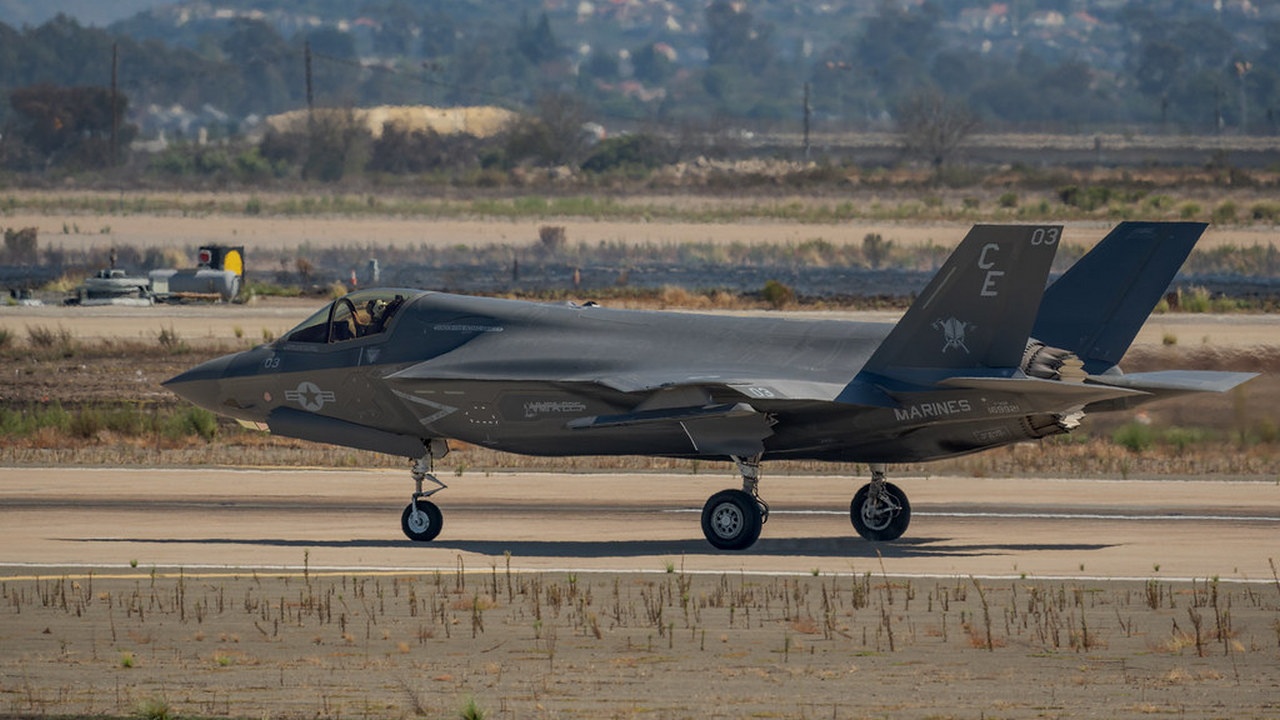 Истребитель F-35B Корпуса морской пехоты США.
