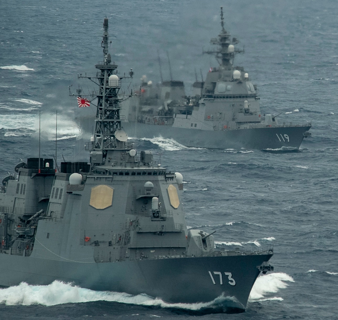 Эсминцы JS Kongo (DDG 173) и JS Asahi (DD 119) морских сил самообороны Японии.