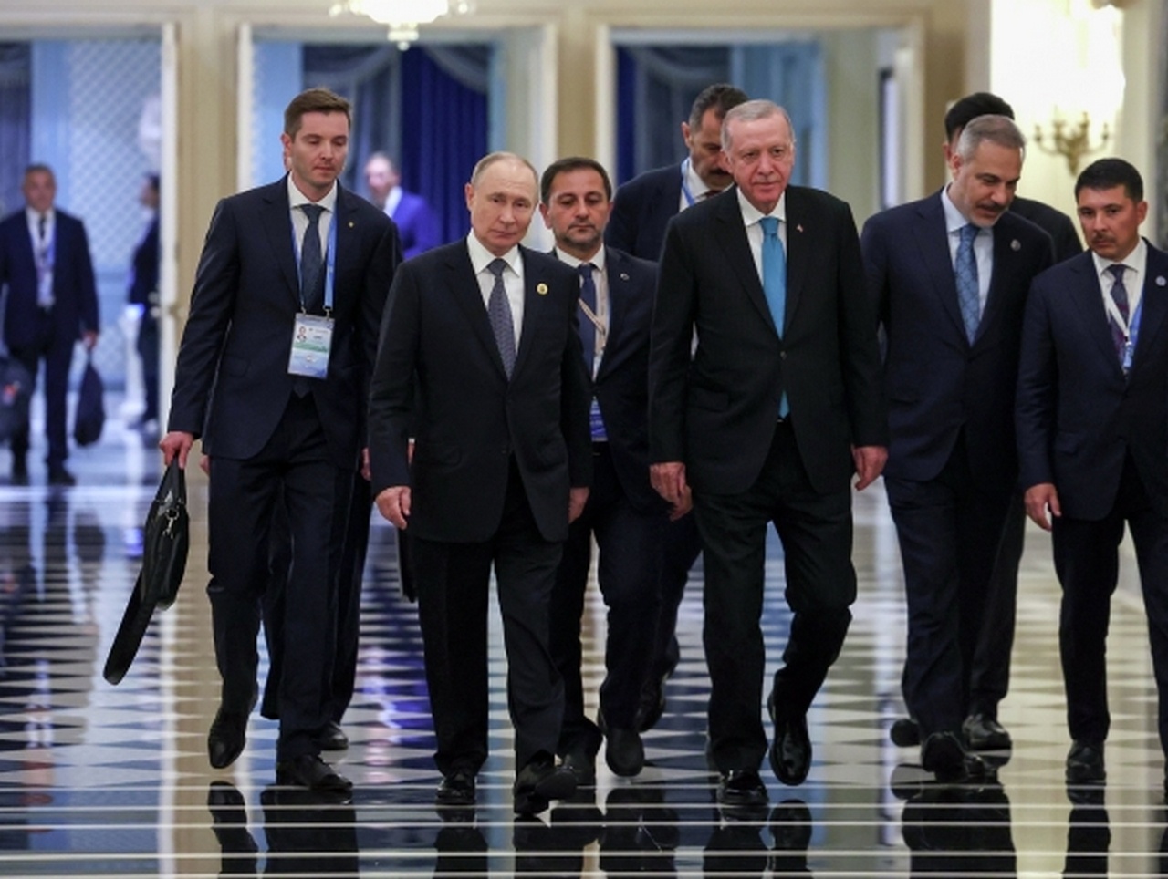 Перед диалогом с президентом Турецкой Республики Реджепом Тайипом Эрдоганом.