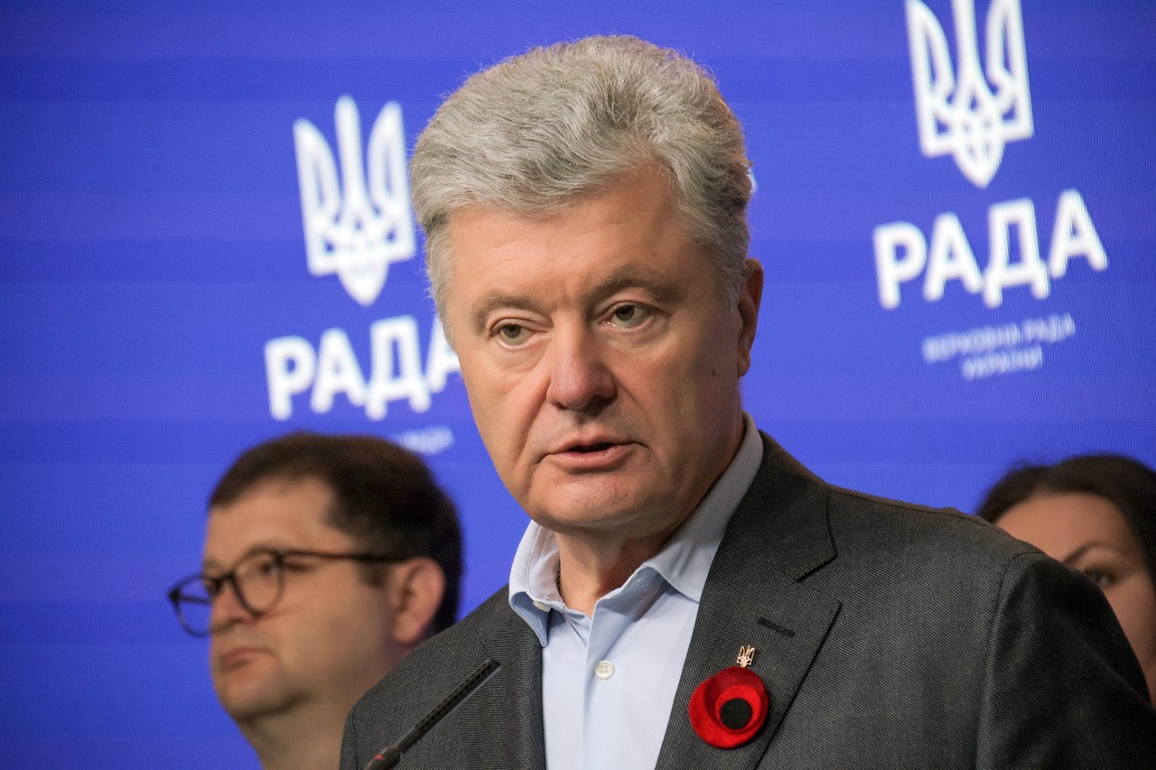 Ради собственной безопасности Пётр Порошенко потребовал запретить Telegram, поскольку, как он считает, именно через этот мессенджер было организовано убийство Андрея Парубия.