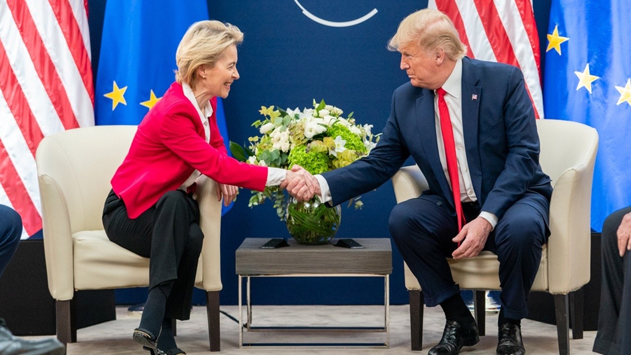 Дональд Трамп заставил главу Еврокомиссии Урсулу фон дер Ляйен закупать американское оружие в интересах Украины.