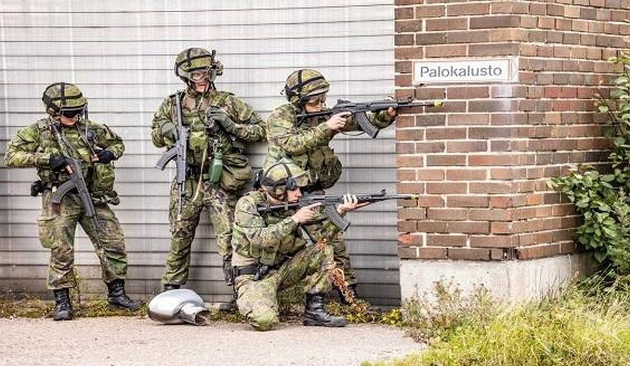 В сентябре в Финляндии прошли очередные военные учения рядом с российской границей.