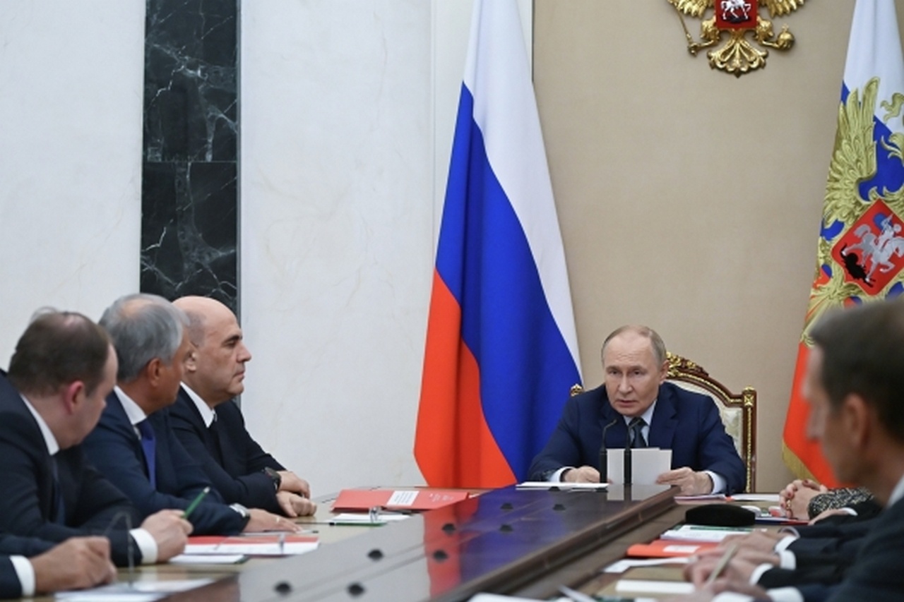  Президент РФ Владимир Путин проводит оперативное совещание с постоянными членами Совета Безопасности РФ, 22 сентября 2025 г.