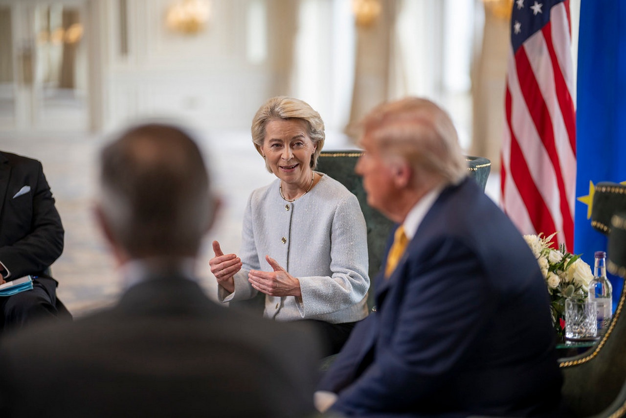 Урсула «сдаёт» Евросоюз Трампу.