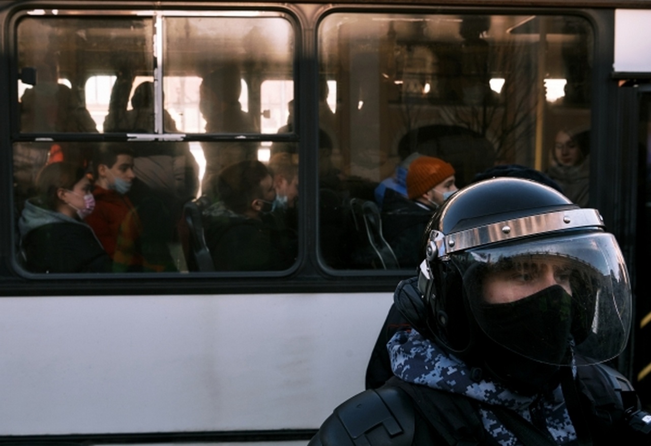 В марте 2022 года в Санкт-Петербурге задержали участников несанкционированной акции против специальной военной операции на Украине.