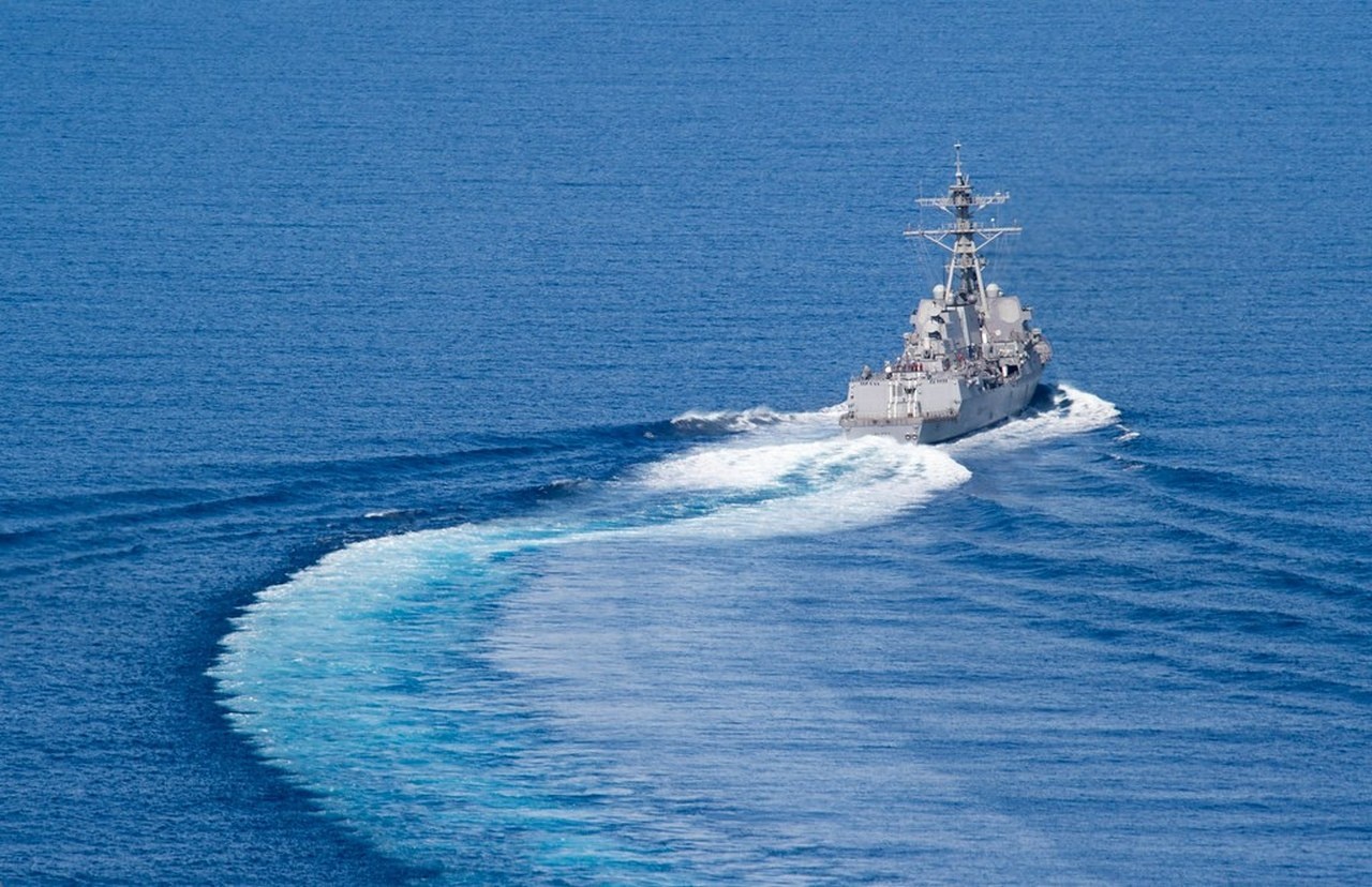 Командир эсминца Dewey (DDG-105) принял единственно правильное решение.