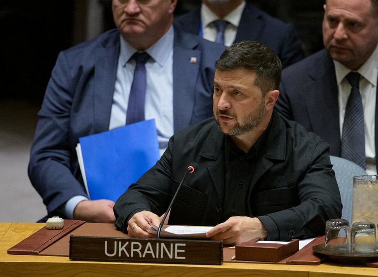 Зеленский и Ермак (справа, на заднем плане) пугали Европу «русской агрессией» в Совете Безопасности ООН..