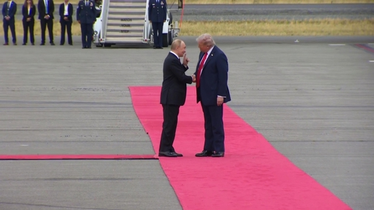 Президенты Владимир Путин и Дональд Трамп. Встреча на Аляске.