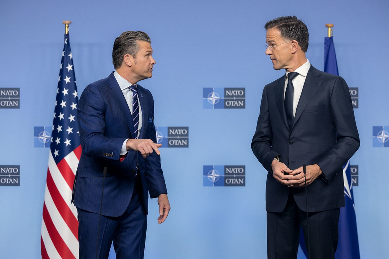 Хегсет велит европейцам немедленно покупать американское оружие для Украины.