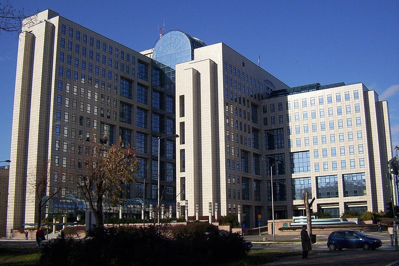 Штаб-квартира компании «Нефтяная индустрия Сербии» (НИС) в Нови-Саде.