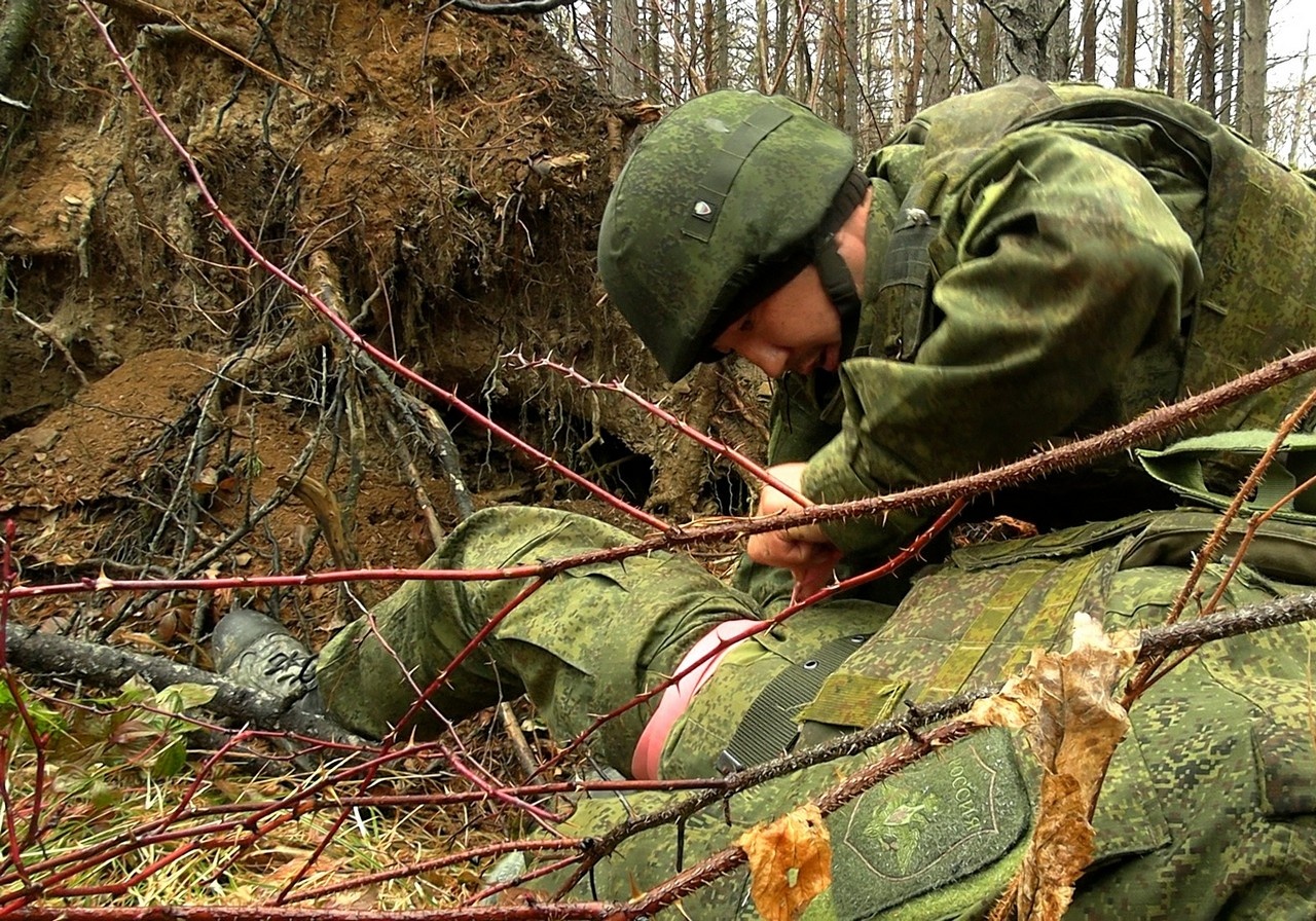 Военнослужащие ВВО в Приморском крае проходят курс тактической медицины.