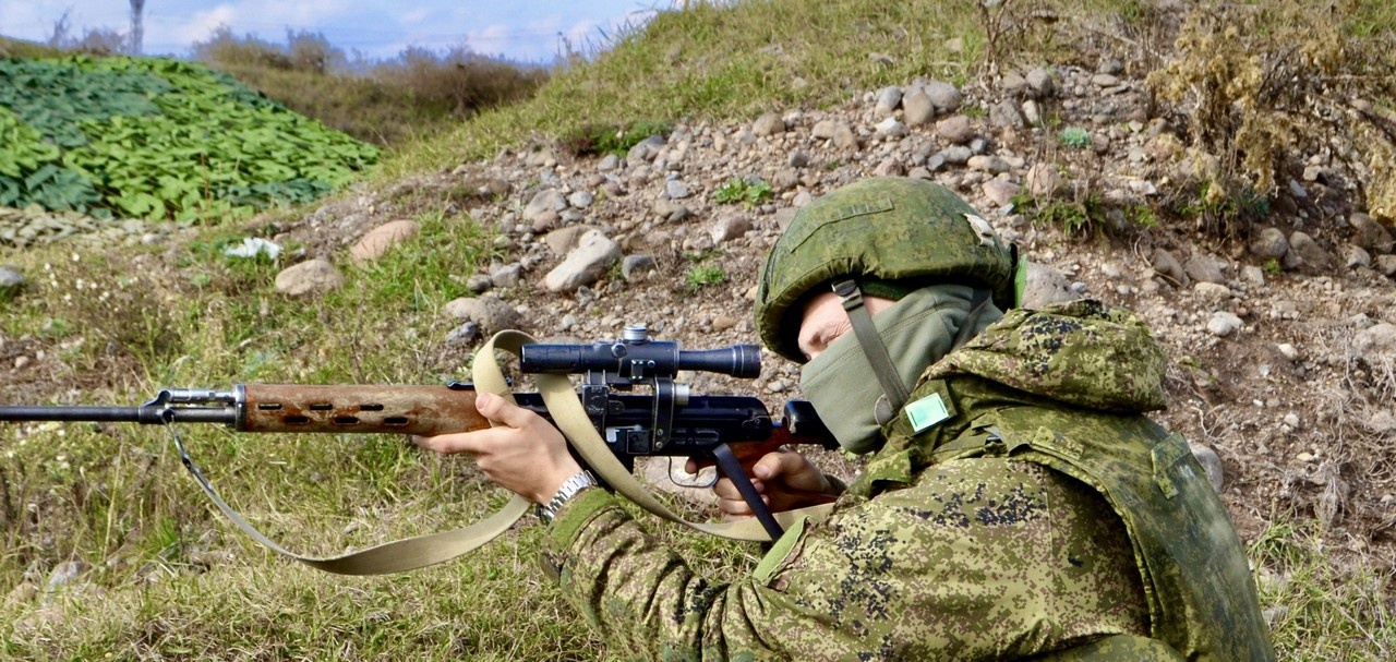 Снайперские пары военной базы ЮВО в Армении выполнили учебно-боевые задачи на полигоне Камхуд.