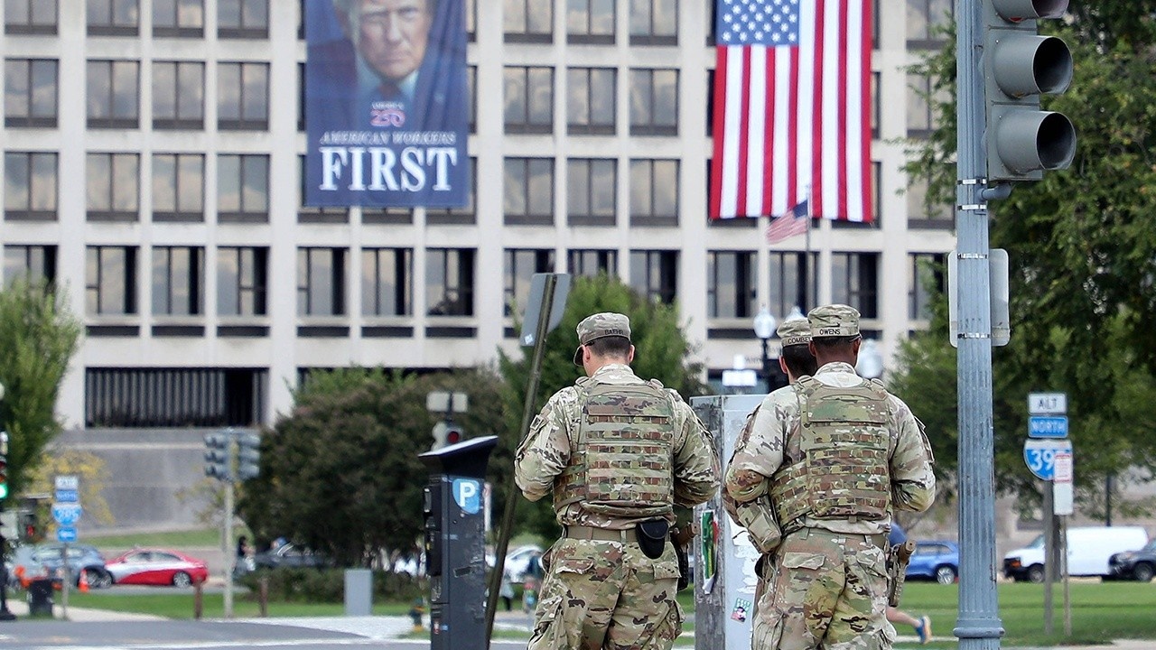 В конце сентября президент США распорядился перебросить военнослужащих Национальной гвардии в Портленд для борьбы с внутренним терроризмом и защиты объектов службы иммиграционного контроля.