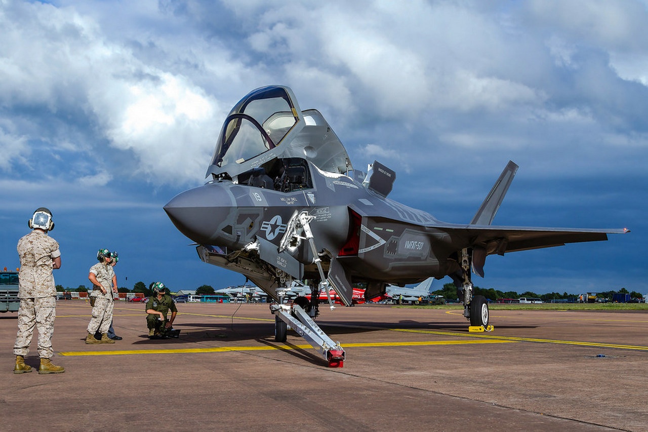 Истребитель F-35 Корпуса морской пехоты США.
