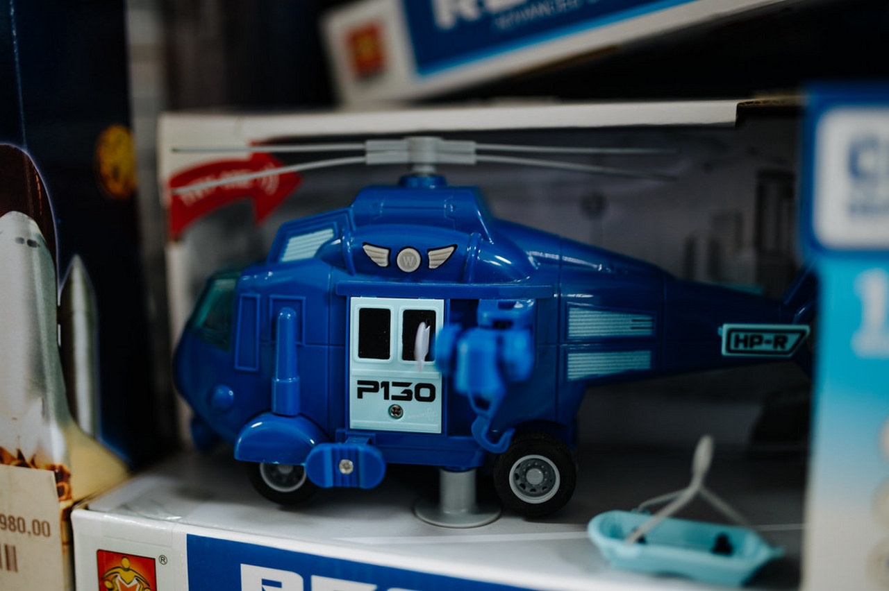 Видимо, массовая истерия по поводу «российских дронов» подвигла к запрету игрушек с моторчиками - вдруг мы их переделаем в смертоносные БПЛА.