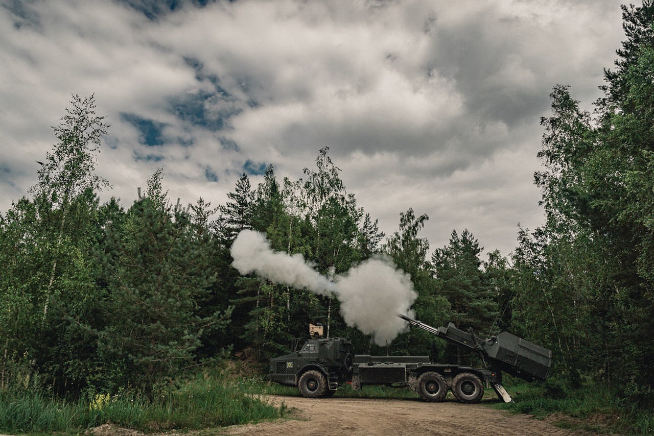 Британские артиллеристы на учениях в Эстонии.