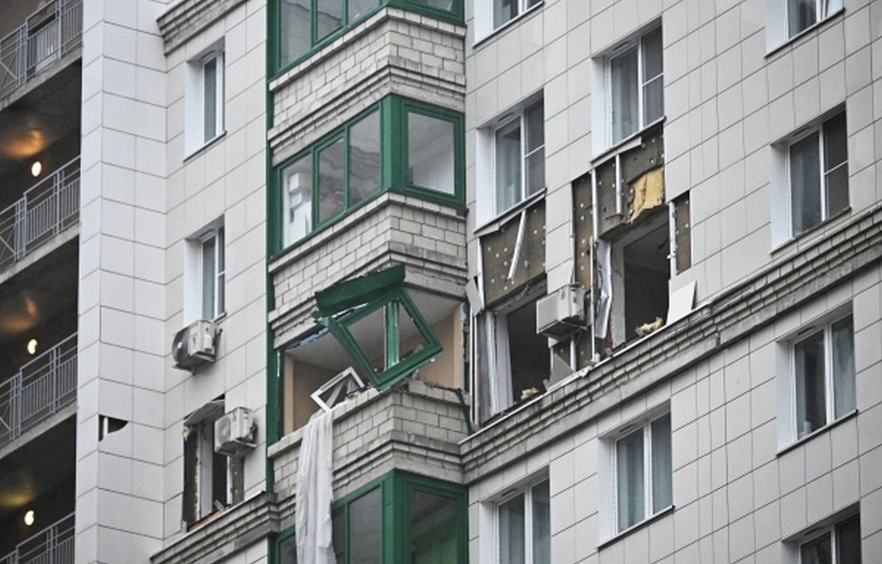 Жилой дом в Красногорске, получивший повреждения в результате атаки украинских БПЛА.